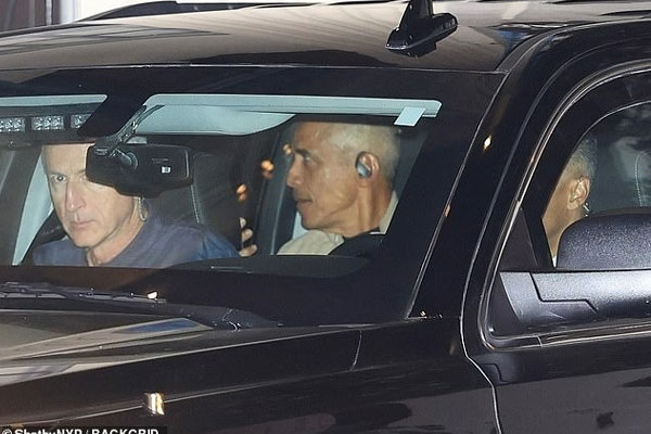 Khoảnh khắc ông Obama đọc rap khi vận động tranh cử cho bà Harris-1