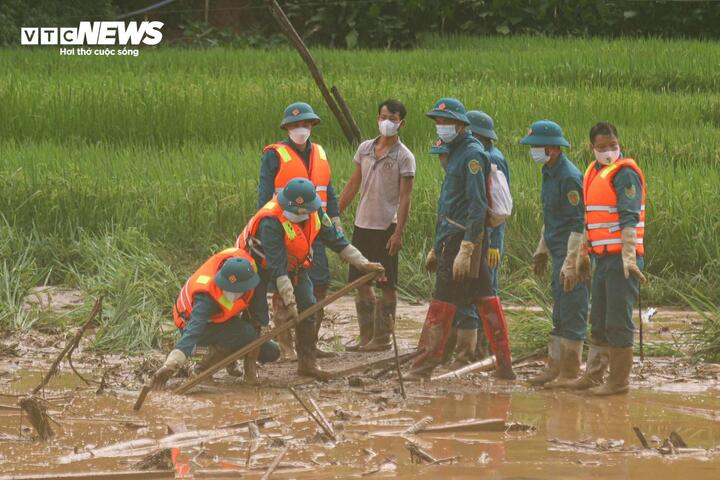 Vụ lũ quét ở Làng Nủ: Tìm thấy thêm 1 thi thể nạn nhân bị mất tích-1