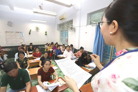 Đóng quỹ lớp đầu năm, nhiều phụ huynh bị cuốn vào 'cuộc chơi của người có tiền'
