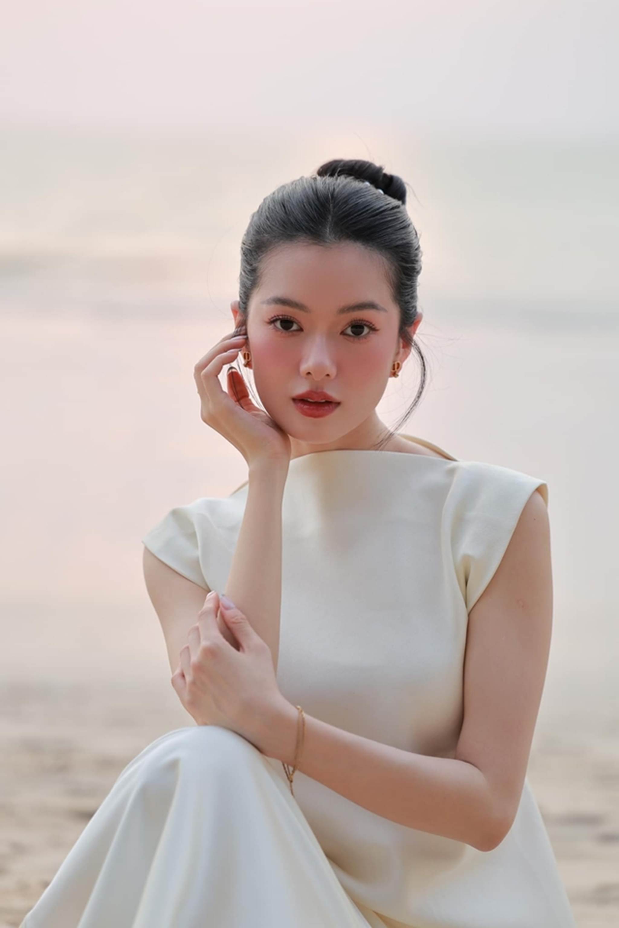 Nhan sắc đời thường của nữ diễn viên Đi giữa trời rực rỡ khiến người xem chướng tai gai mắt-9