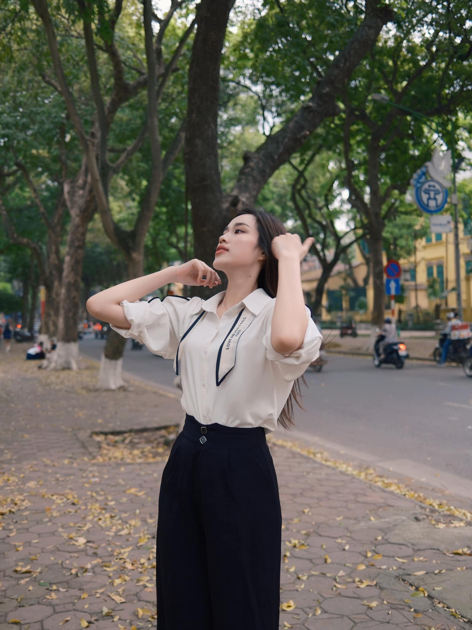 Chỉ diện sơ mi trắng, Hoa hậu Đỗ Thị Hà vẫn khoe được khí chất nữ tổng tài-5