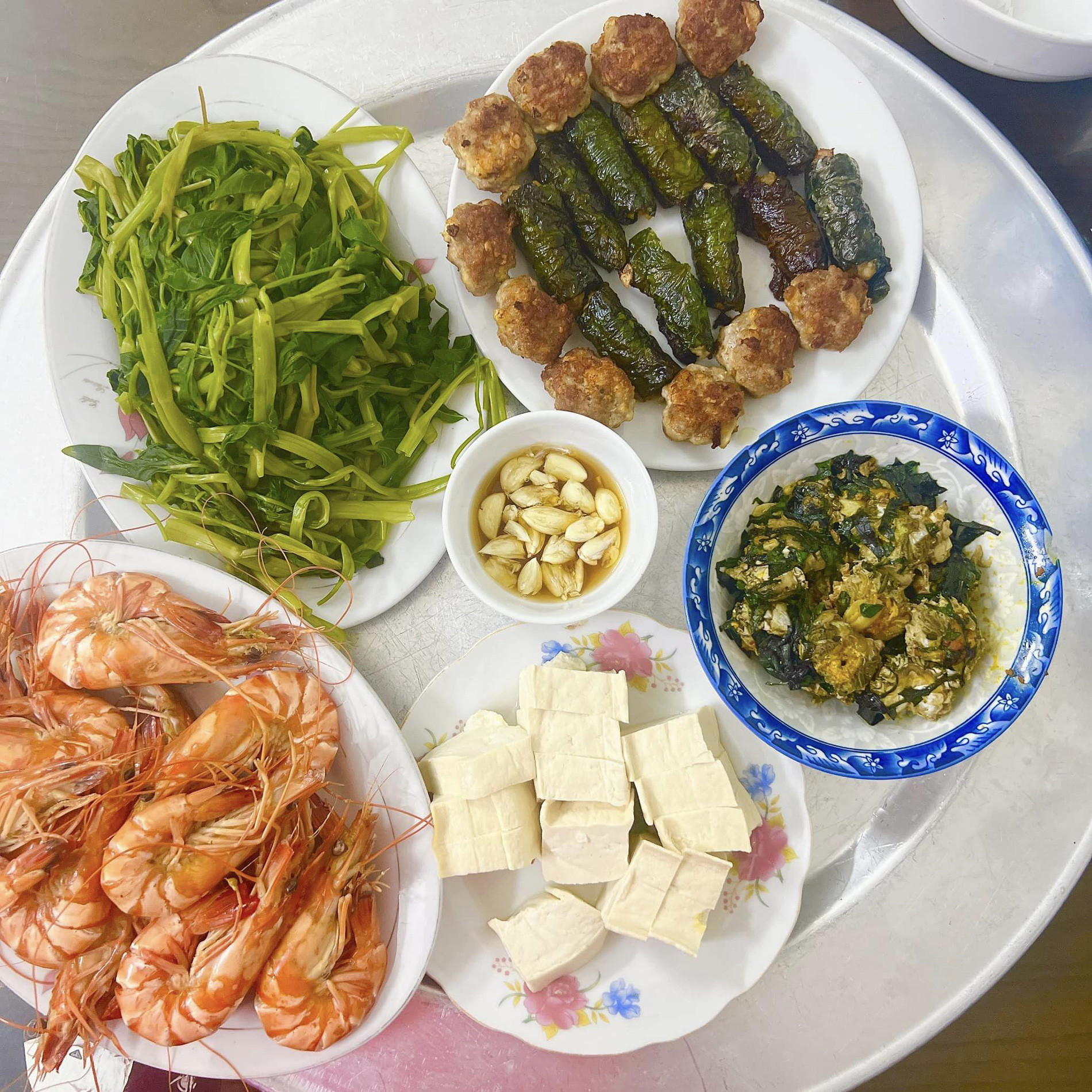 Bố chồng ở Hải Phòng nấu loạt mâm cơm, con dâu khoe khắp mạng xã hội-3