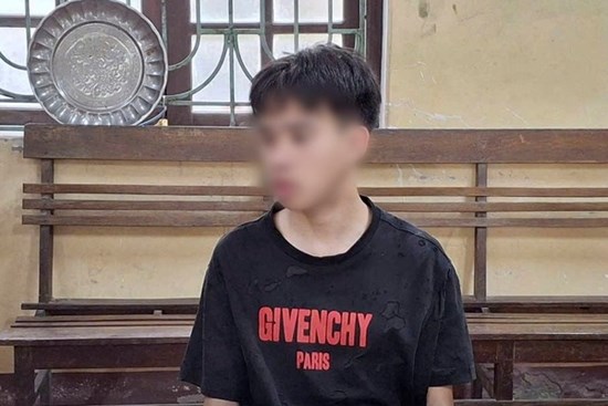 Khởi tố nam sinh lớp 12