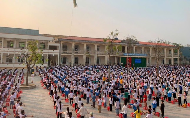 Thanh Hóa: Phụ huynh bức xúc vì khoản thu tăng buổi, tiếng Anh và kỹ năng sống-1