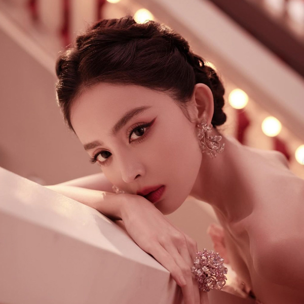 Một cách chăm sóc bị cho là điên rồ nhưng lại hiệu quả với làn da của Cổ Lực Na Trát-1