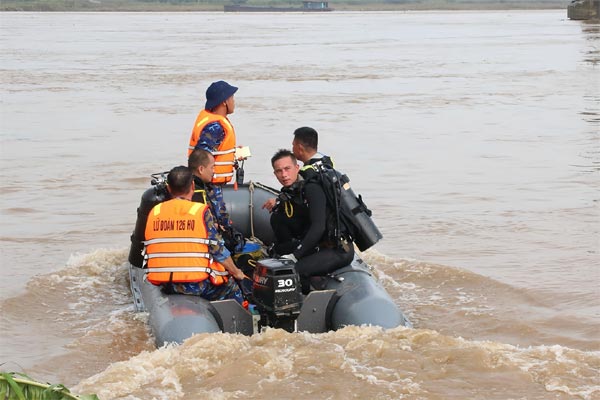 Xe tải chở 30 tấn gạch làm sập cầu ở An Giang-3