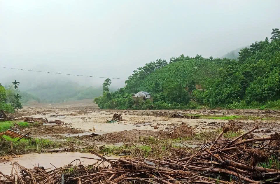 Mưa lớn tại Lào Cai, Làng Nủ bị chia cắt-1