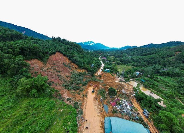 Tìm thấy thi thể nạn nhân thứ tư trong vụ sạt lở đất tại Hà Giang-3