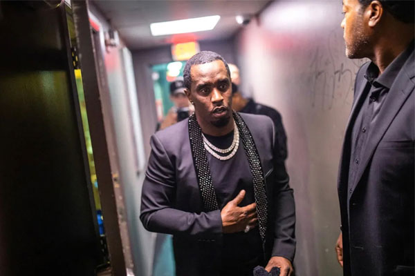 Diddy bị cáo buộc xâm hại bé trai 9 tuổi, 120 người đã tố cáo trùm tình dục-1