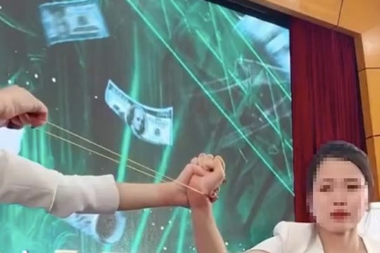 Đào tạo đội nhóm bán hàng bằng 
