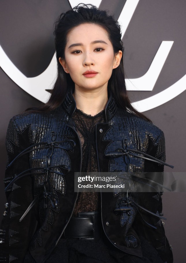 Lưu Diệc Phi rơi vào tình huống xấu hổ-1