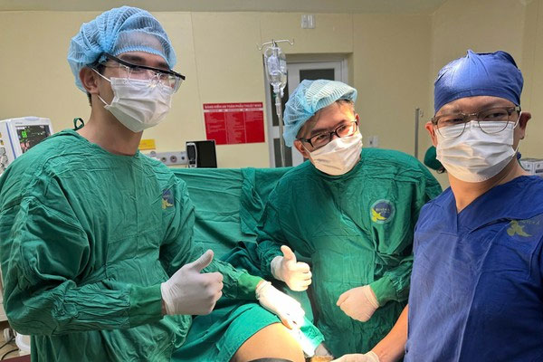 Thanh niên tìm cảm giác lạ trong cơn say khiến cậu nhỏ kẹt trong bạc đạn-1