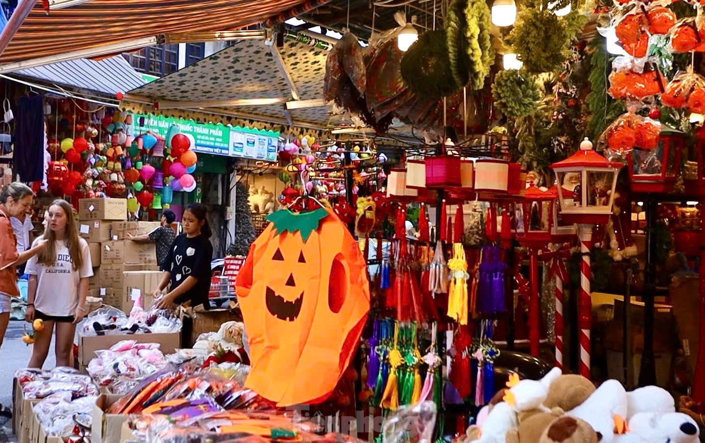 Phố Hàng Mã thay áo mới, ngập tràn màu sắc ma mị đón Halloween-15