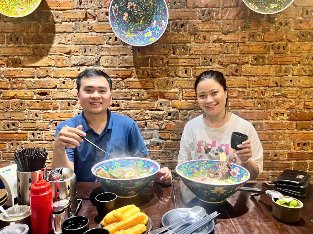 Món phở gần nửa cân thịt ở Hà Nội: Đựng trong tô khổng lồ, giới hạn suất ăn/ngày-6