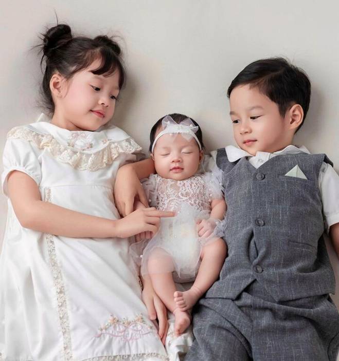 Hoa hậu Đặng Thu Thảo xác nhận sinh con thứ 3, khoe hình ảnh đốn tim của ái nữ-3