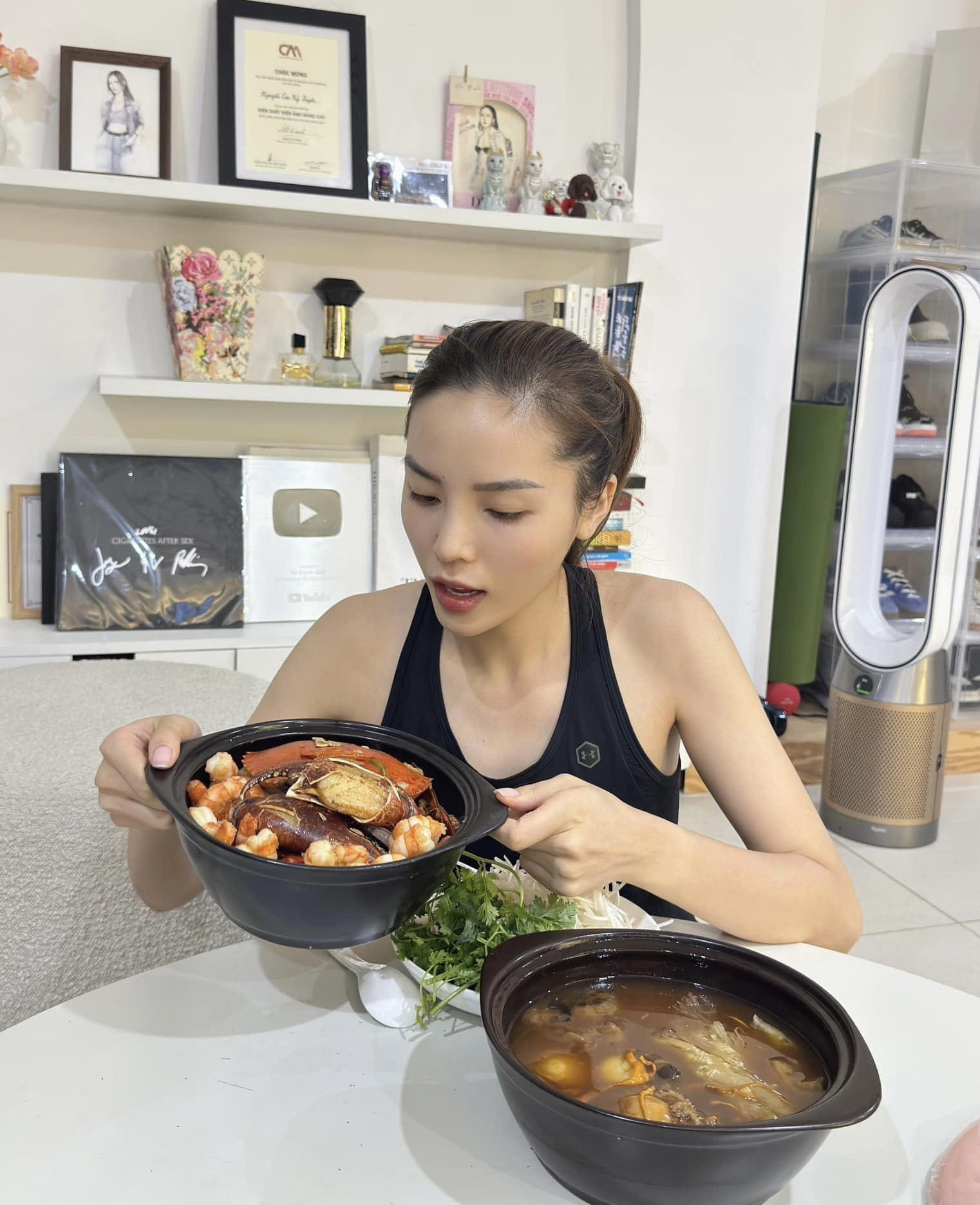 Cận cảnh cơ ngơi dát đầy hàng hiệu của hoa hậu Nguyễn Cao Kỳ Duyên-12