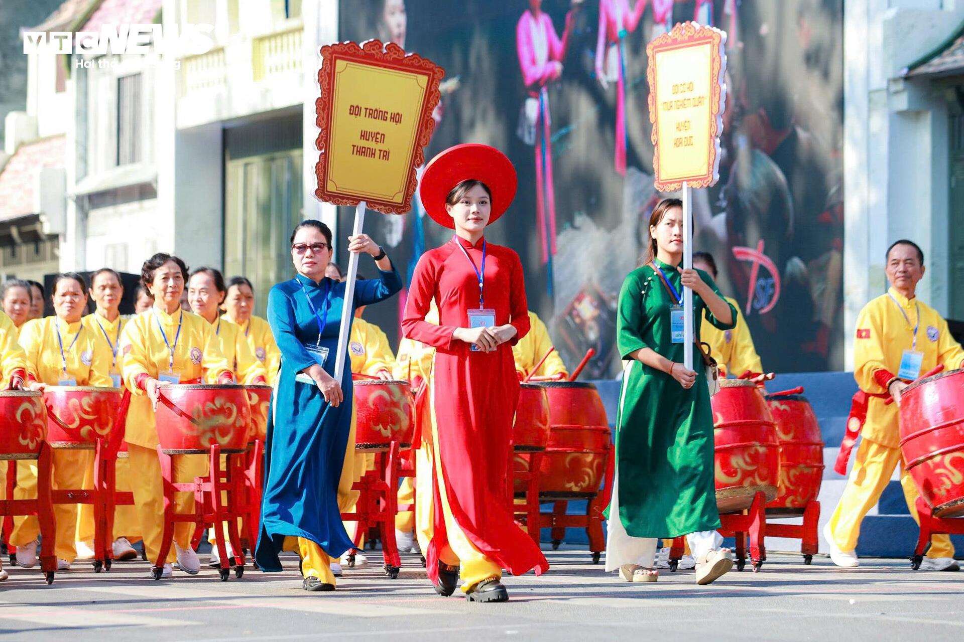 Hình ảnh đoàn quân tiến về Hà Nội năm 1954 được tái hiện tại hồ Gươm-10