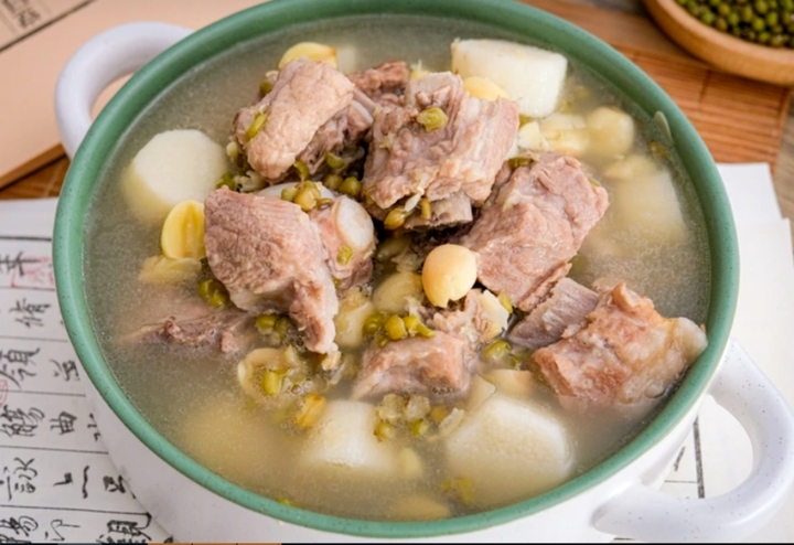 Cách làm món canh sườn đậu xanh hạt sen cực đơn giản-1