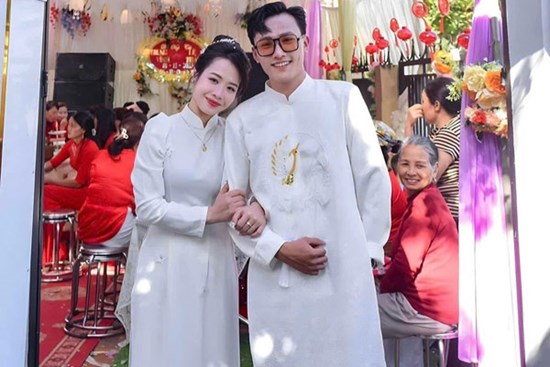 Lấy vợ cùng xã hơn 6 tuổi, ông bố một con hài hước kể chuyện xưng hô