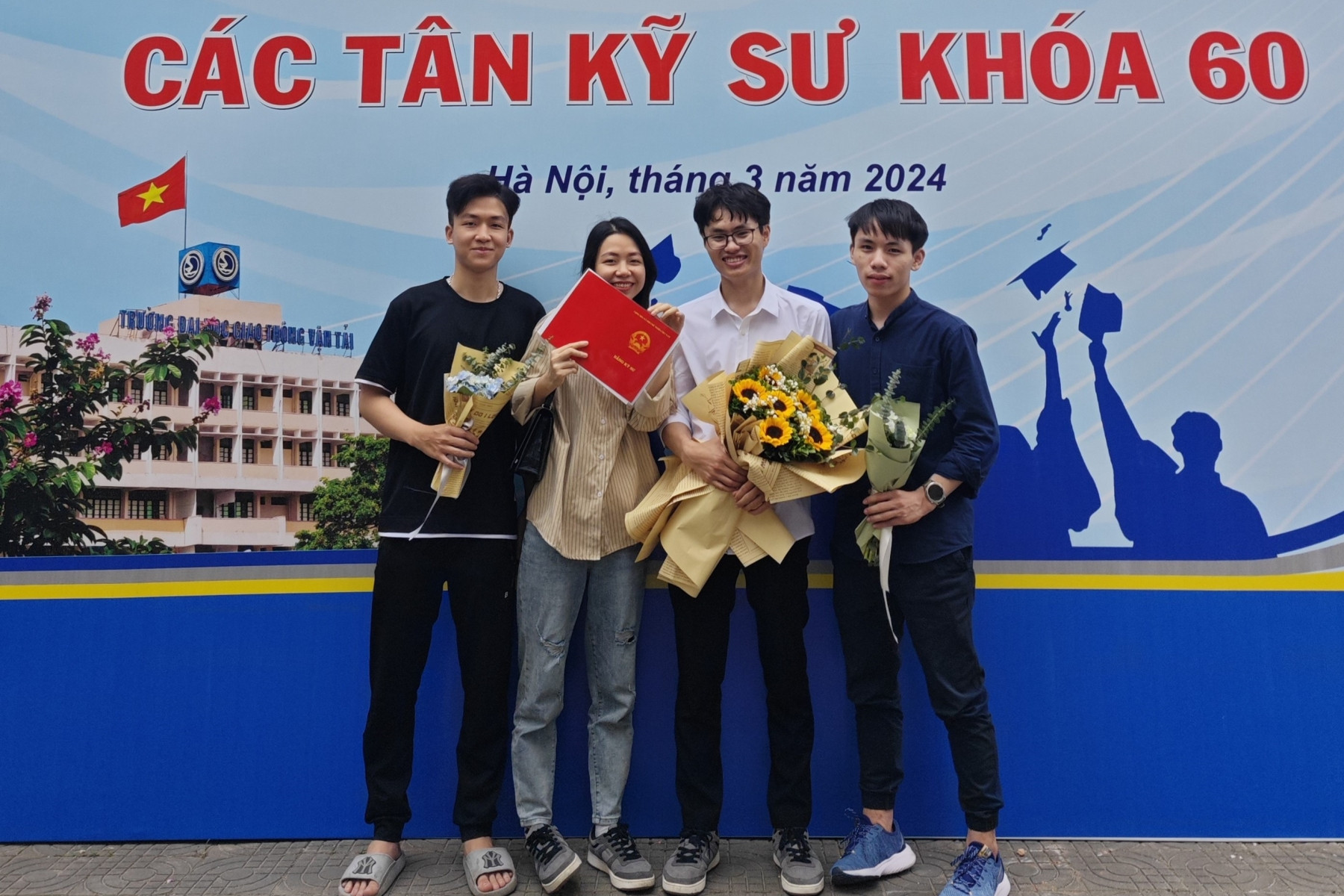 Nam sinh từng nợ môn, bỏ học đi làm công nhân tốt nghiệp thủ khoa đại học-2