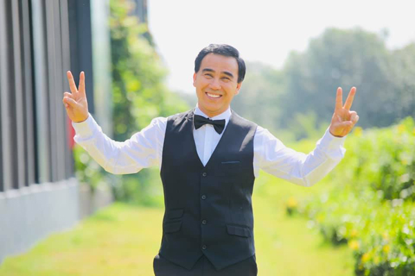 Nam MC được bà Nguyễn Phương Hằng nói nể trọng trên sóng livestream là ai?-3