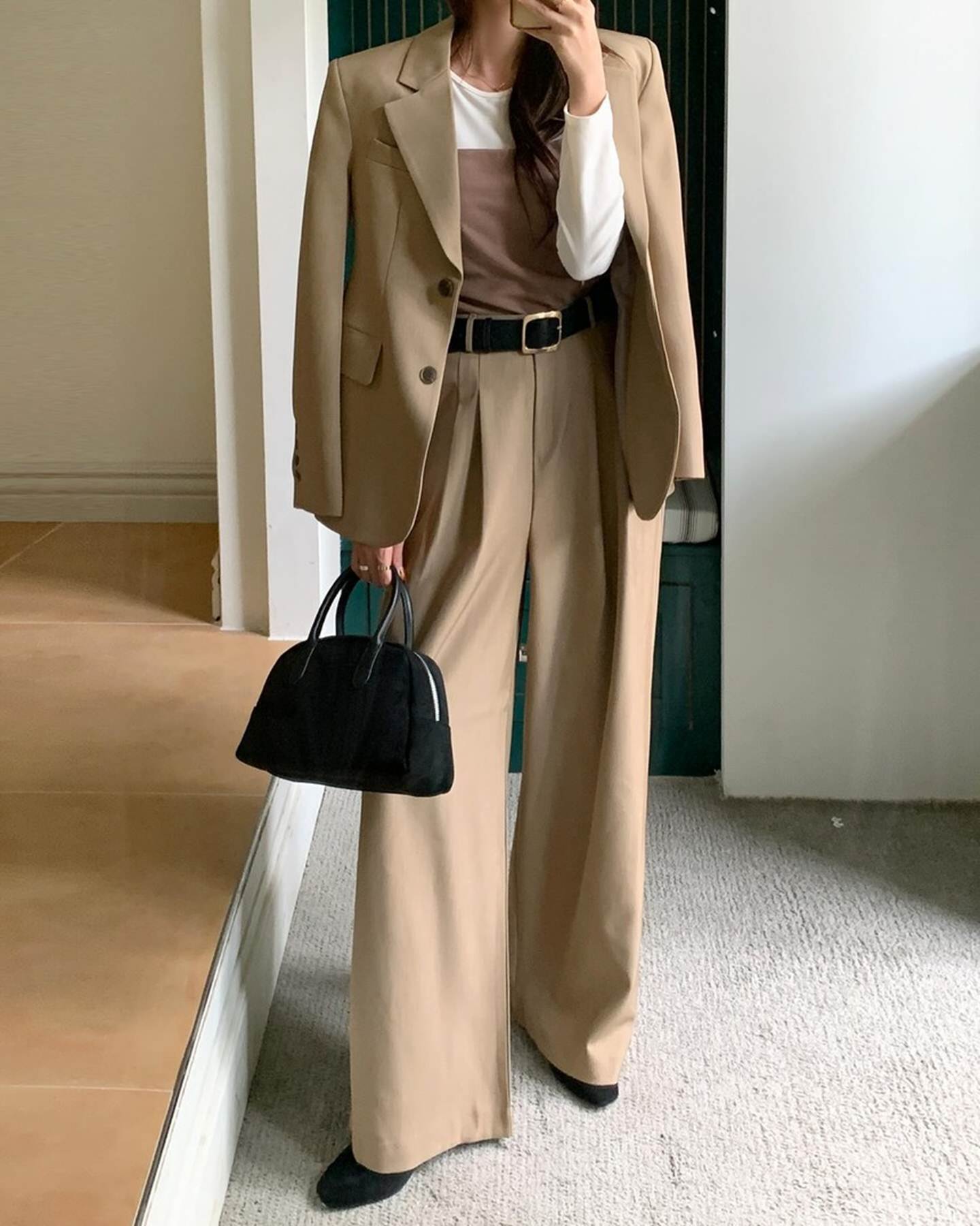 10 cách mặc quần màu be đơn giản mà đẹp-1