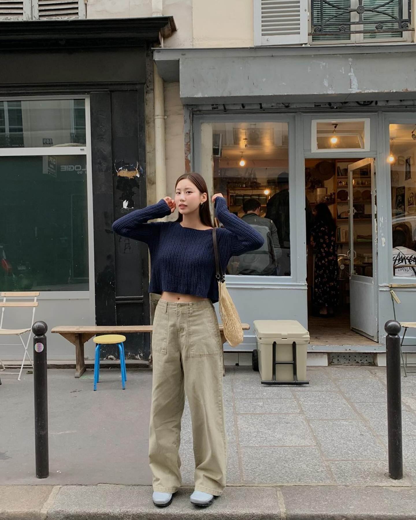 10 cách mặc quần màu be đơn giản mà đẹp-2