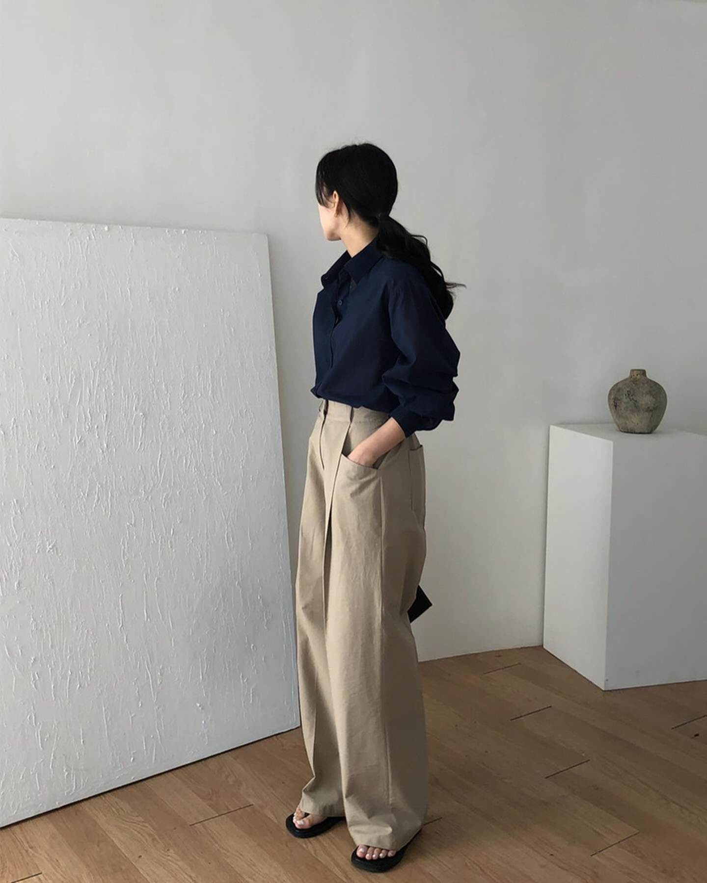 10 cách mặc quần màu be đơn giản mà đẹp-5