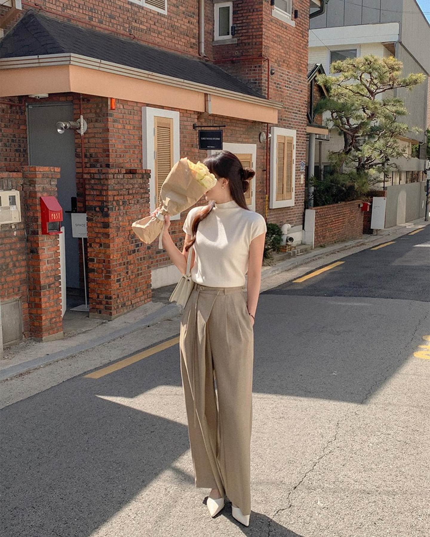 10 cách mặc quần màu be đơn giản mà đẹp-7