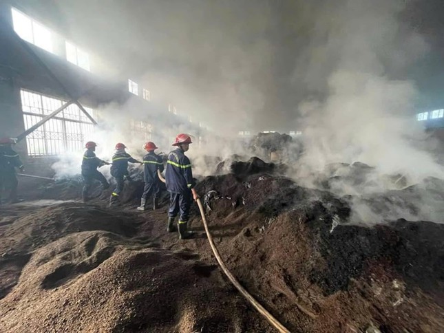 Cháy lớn tại nhà máy chè ở Yên Bái-3