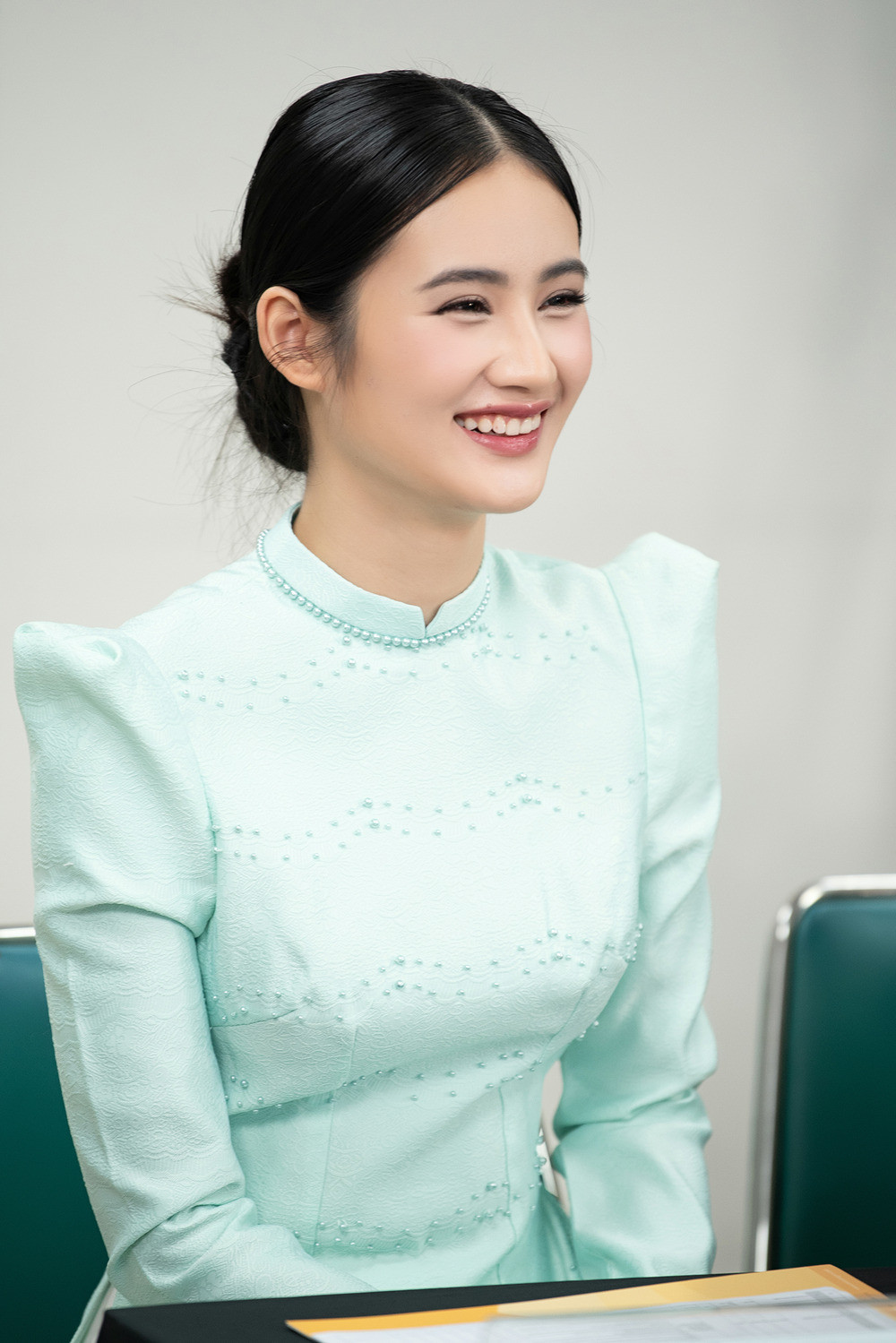 Hoa hậu Ý Nhi bất ngờ xuất hiện tại sự kiện-2