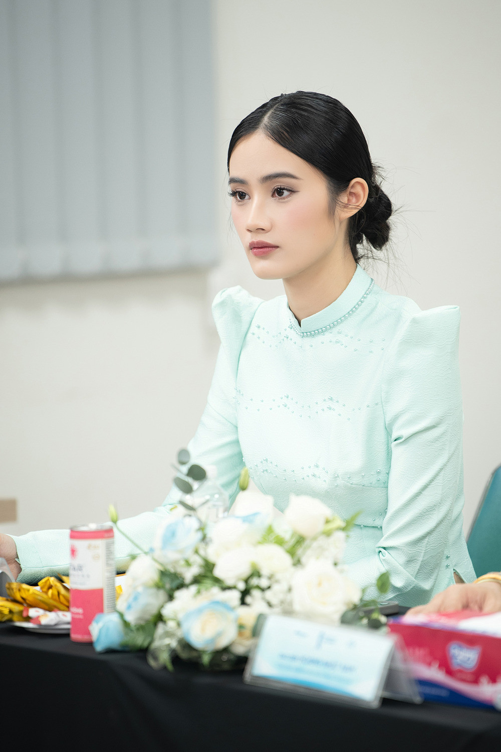 Hoa hậu Ý Nhi bất ngờ xuất hiện tại sự kiện-3