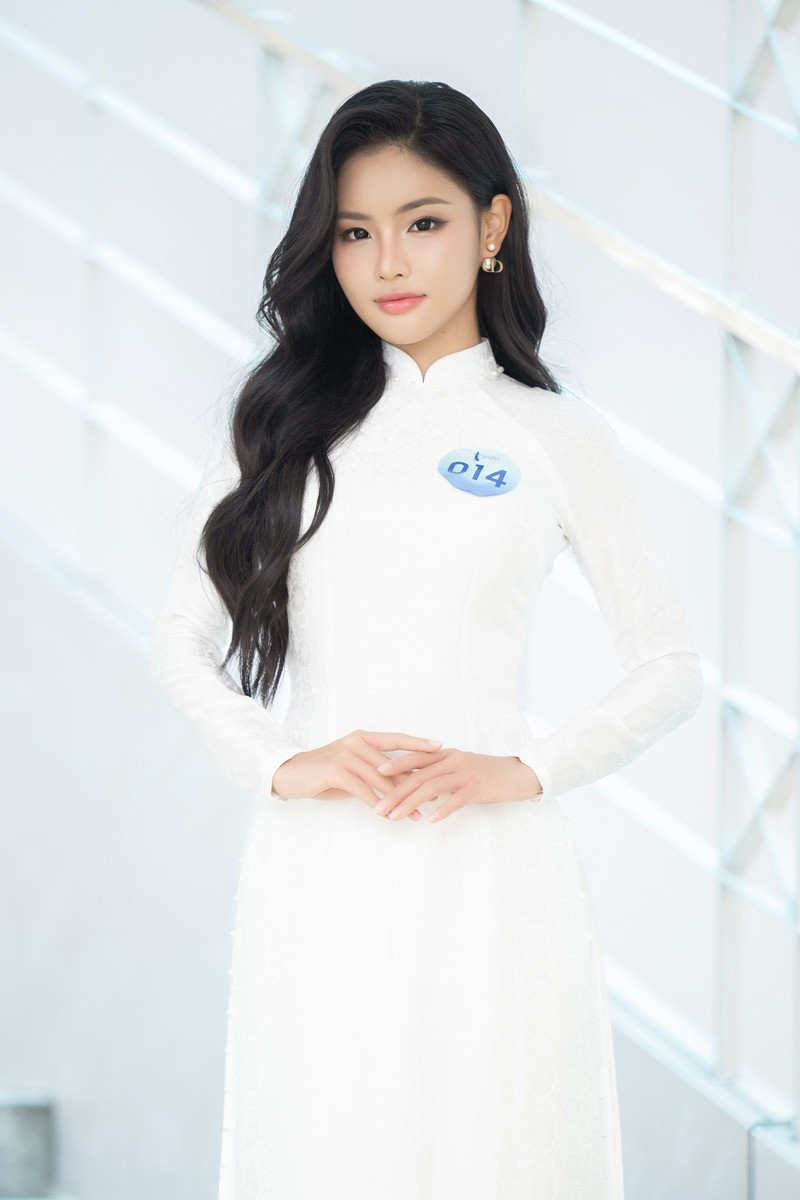 Hoa hậu Ý Nhi bất ngờ xuất hiện tại sự kiện-4