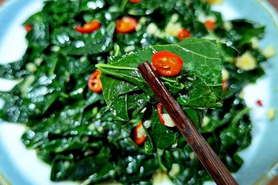 Đừng chỉ ăn quả, lá loại cây này quý như