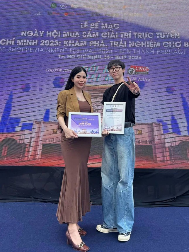 Bất ngờ với màn livestream đầu tiên của Nguyễn Minh Hiển khi thay Hằng Du Mục-2