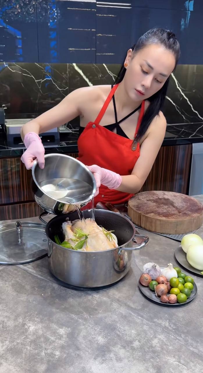 Làm cơm gà kiểu Singapore như Phương Oanh không khó-3