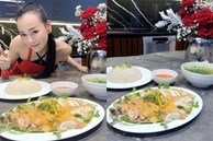 Làm cơm gà kiểu Singapore như Phương Oanh không khó