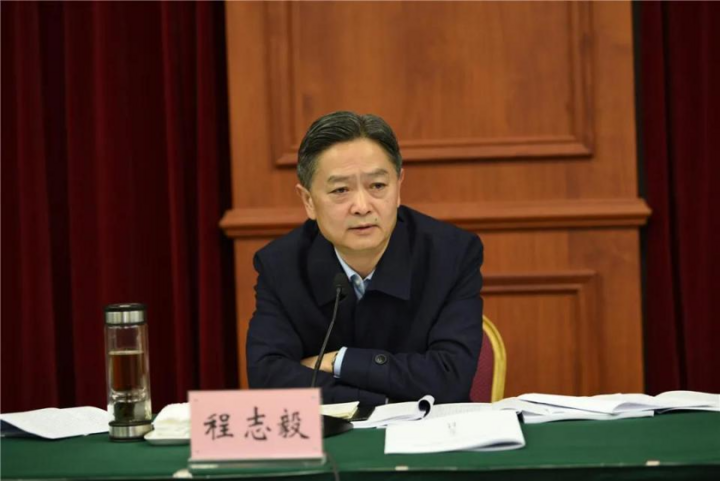 Đọc sách cấm, quan tham Trung Quốc vào tù ra tội-1