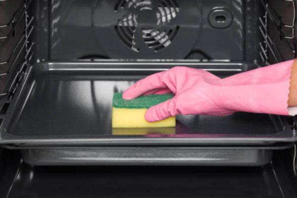 Cách dùng khoai tây làm sạch máy hút mùi-3