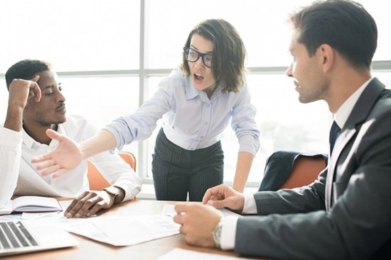6 câu mà người sếp có EQ thấp hay nói nhưng lại tự cho là mình khôn ngoan