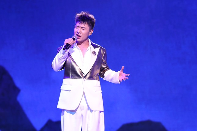 Ca khúc Riêng một góc trời của Tuấn Ngọc bị phá nát?-1