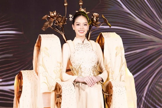 Hoa hậu Thanh Thủy mang trang phục dân tộc “Lụa Nàng Sen” đến Miss International 2024