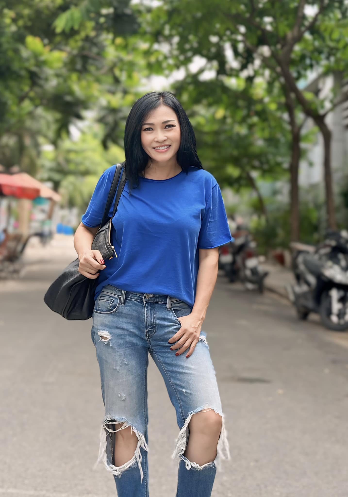 Quần short áo phông nhí nhảnh đời thực của chị đẹp Phương Thanh-3