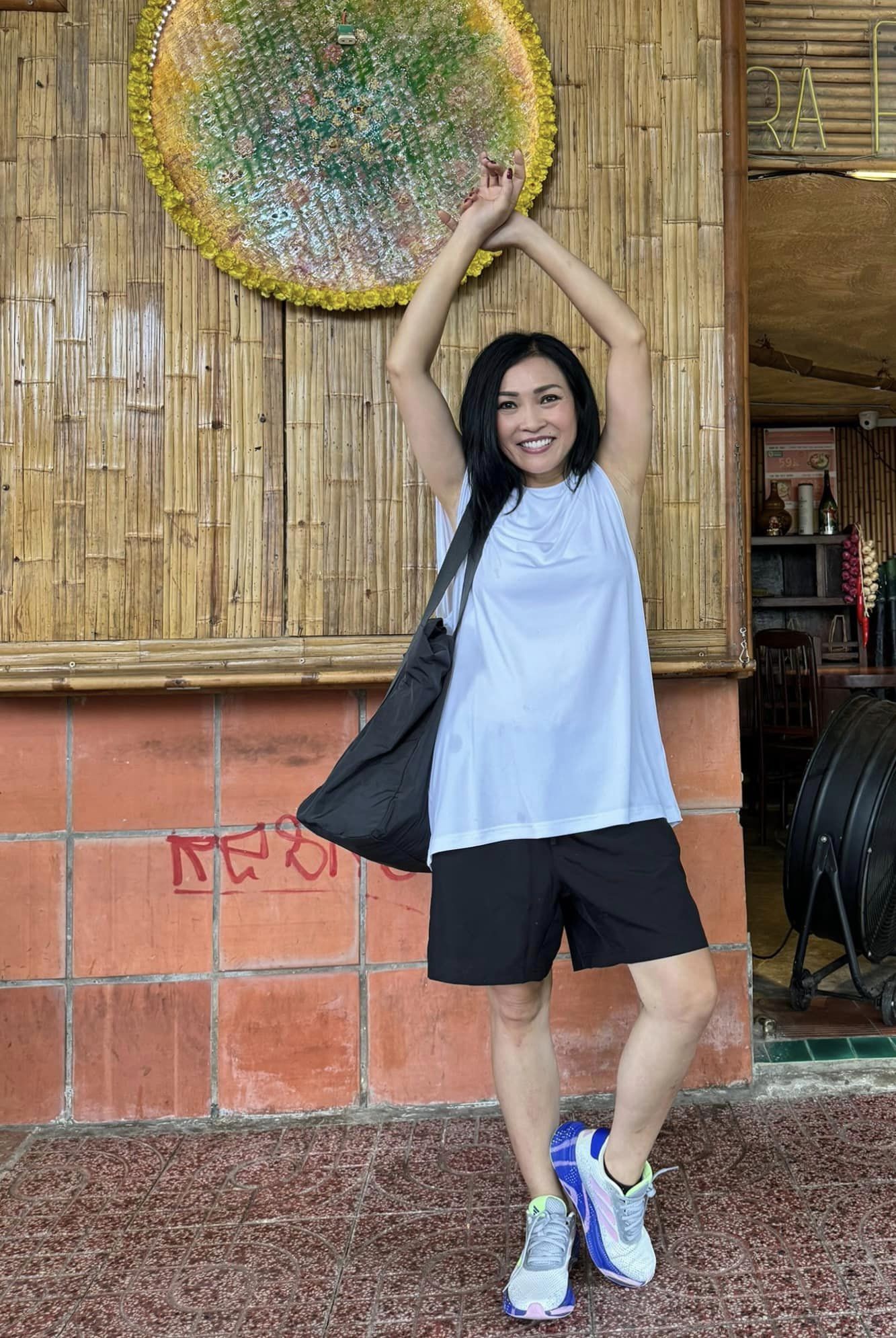 Quần short áo phông nhí nhảnh đời thực của chị đẹp Phương Thanh-7