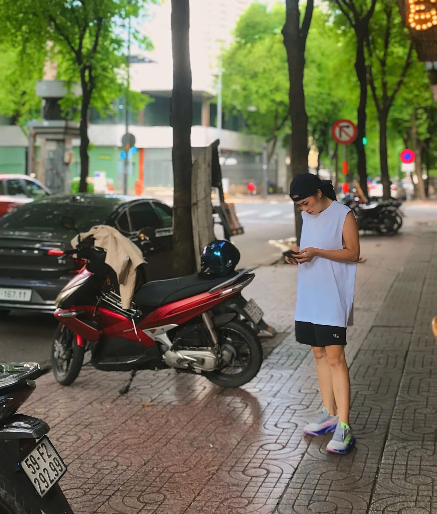 Quần short áo phông nhí nhảnh đời thực của chị đẹp Phương Thanh-8