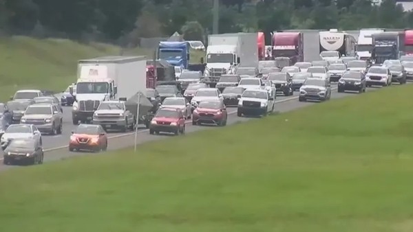 Hình ảnh tắc đường kéo dài ở Mỹ trước siêu bão Milton do người dân vội đi sơ tán-2