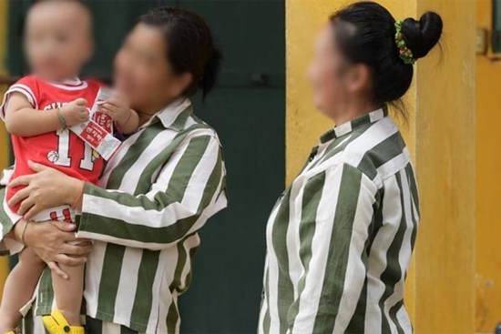 Chuyện em bé người nước ngoài sinh ra trong trại giam Việt Nam
