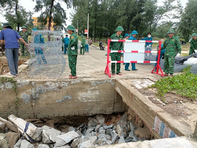 Mưa lớn kéo dài, Thừa Thiên-Huế rà soát sơ tán dân ra khỏi vùng nguy hiểm-2