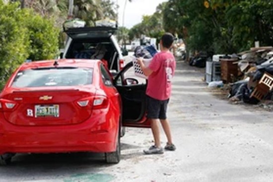 VIDEO: Cuồng phong Milton áp sát Florida, người dân đổ xô tránh bão