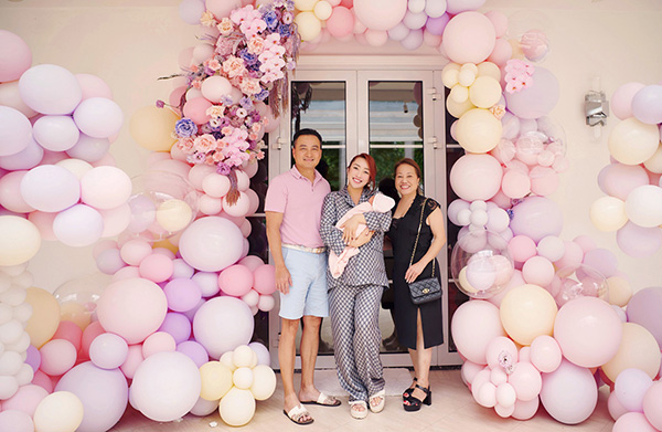 Đón vợ và con gái mới sinh về nhà, Chi Bảo thể hiện đẳng cấp đại gia với hành động này-7